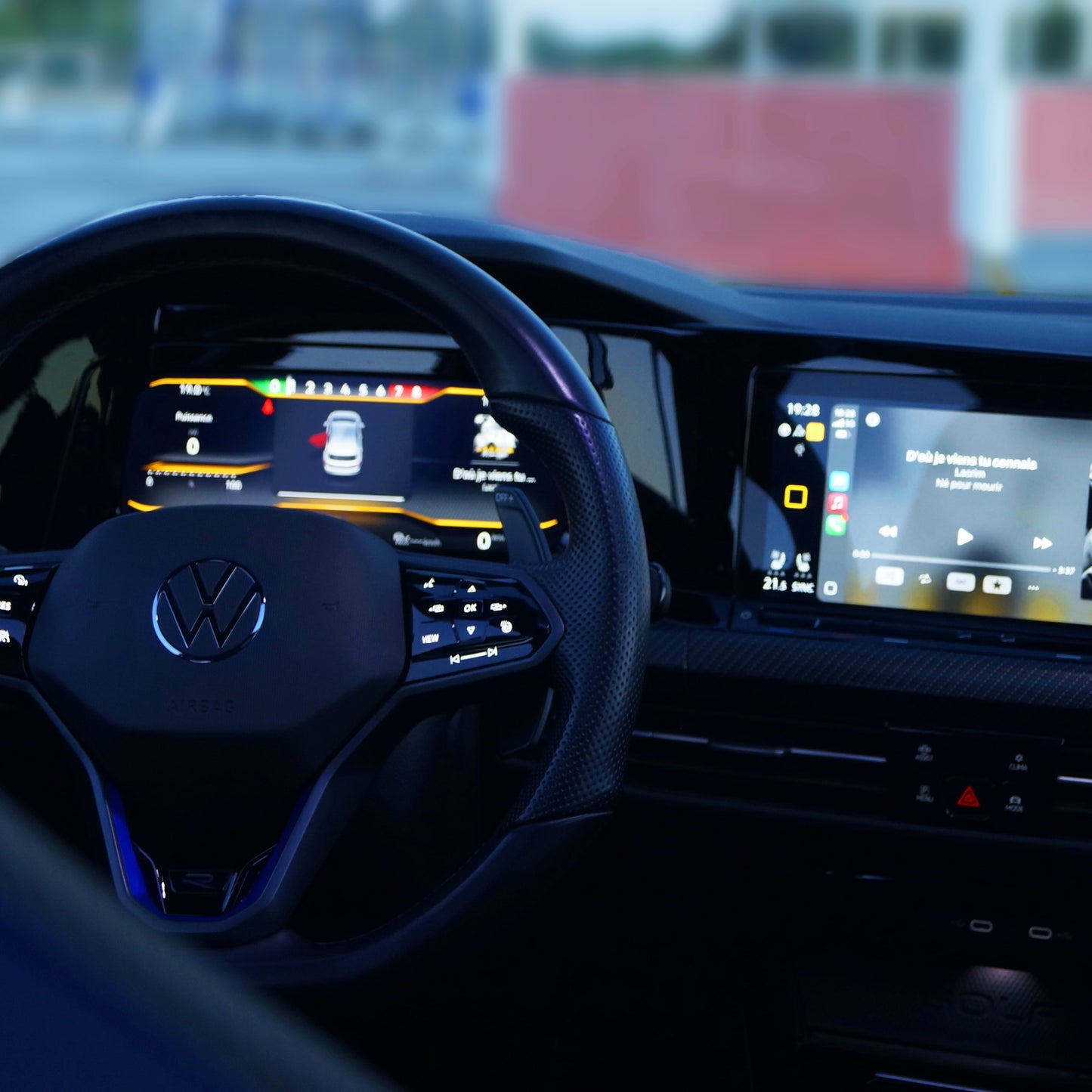 Intérieur Volkswagen Golf 8R avec sièges sport et écran tactile digital cockpit